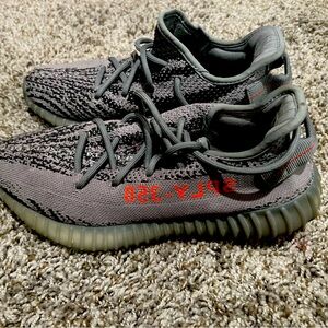 Yeezy 350 V2 , Like new , worn once . Mens size US 7 .